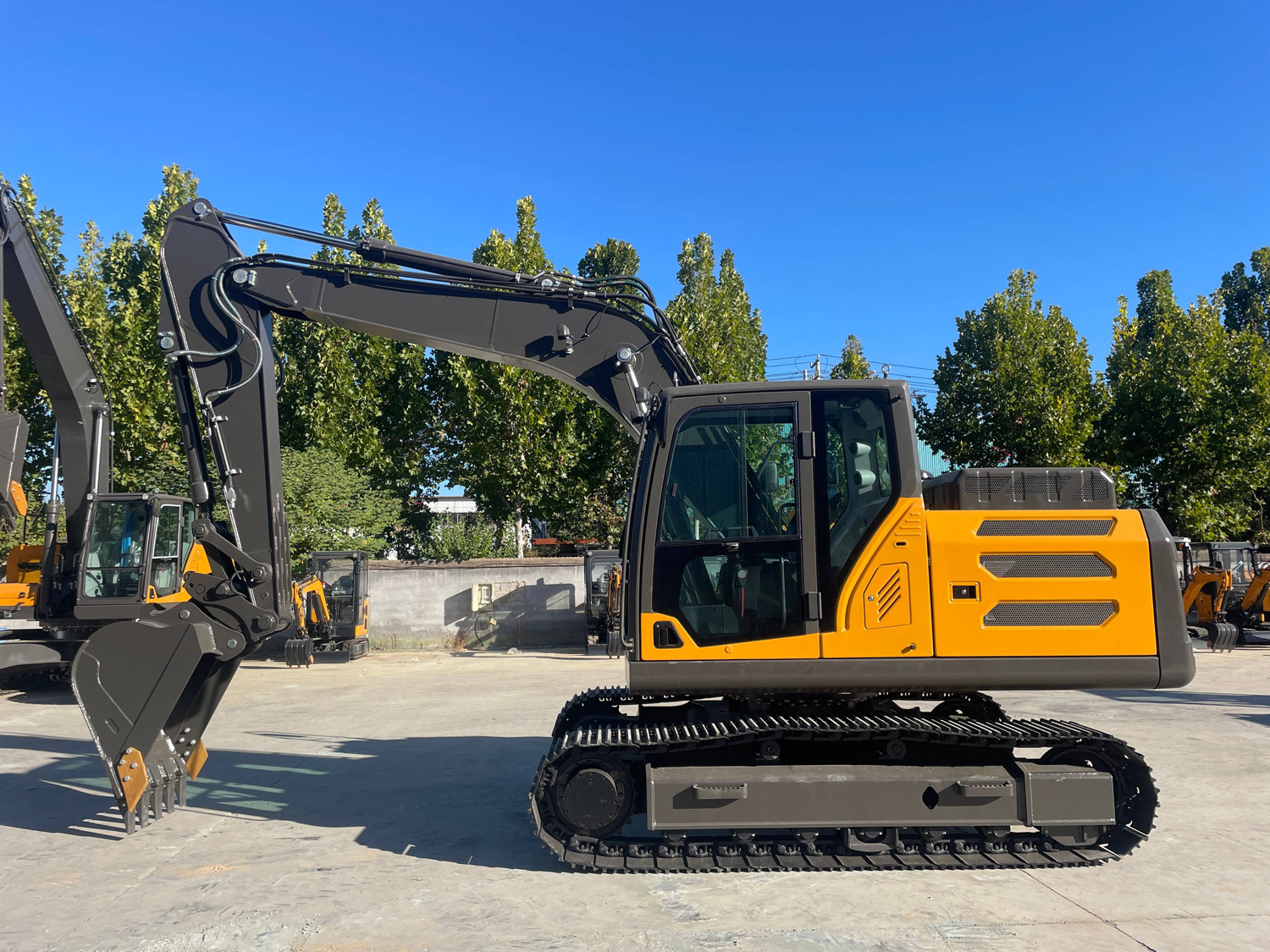 SH150 Средний экскаватор