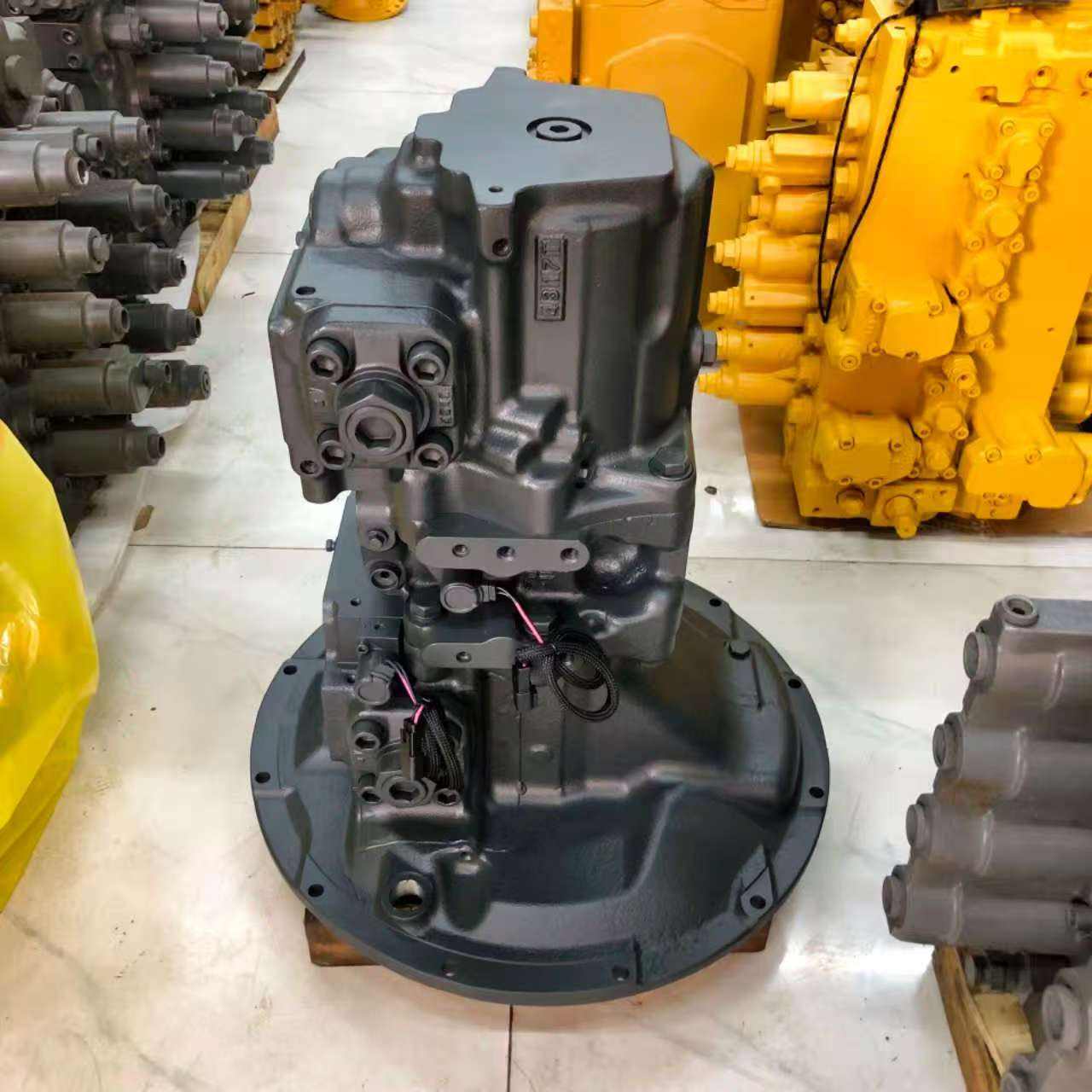 Гидравлический насос Komatsu PC300-7