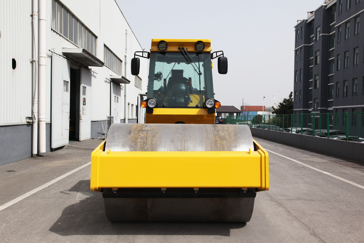 12-тонный вибрационный каток
